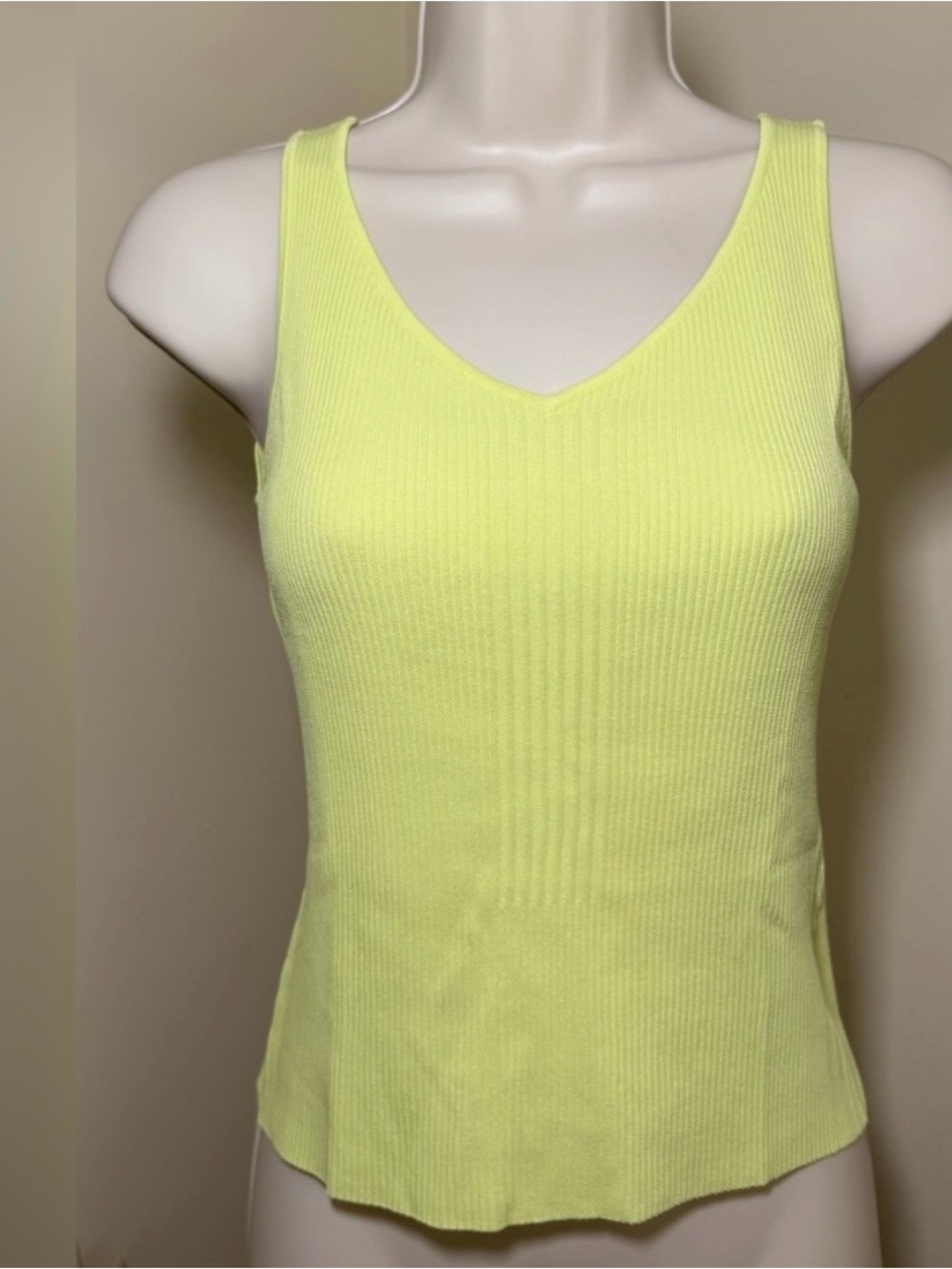 Ribbed V-Neck Tank Top - Light Yellow